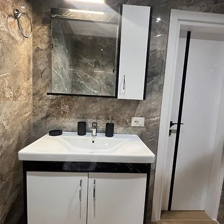 Adriatik בית הארחה